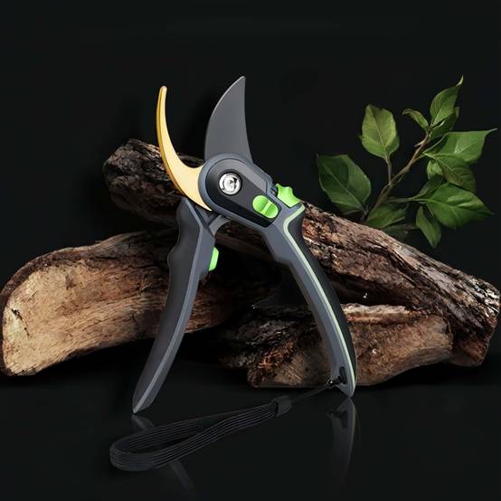 Le sécateur professionnel à coupe franche — Felco ou Fiskars