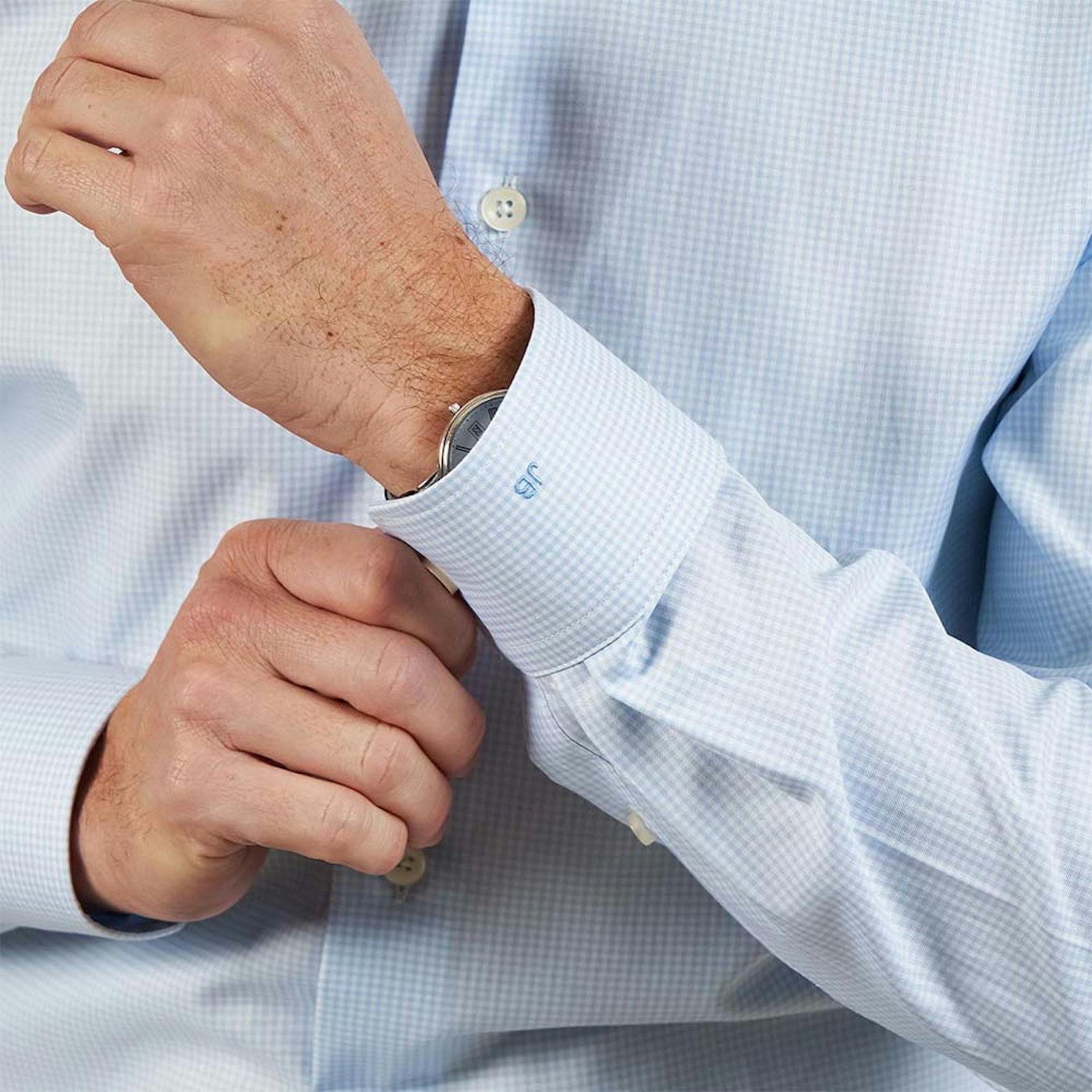 Chemise personnalisée avec broderie discrète